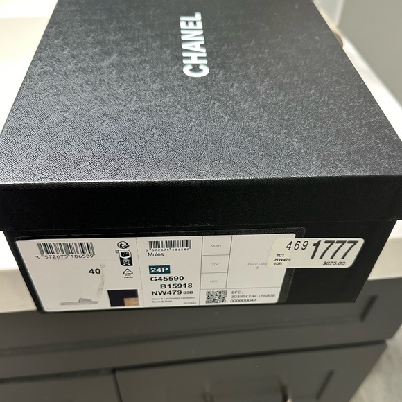 Chanel Women’s slides size 40 in black and gold - Picture 7 of 10